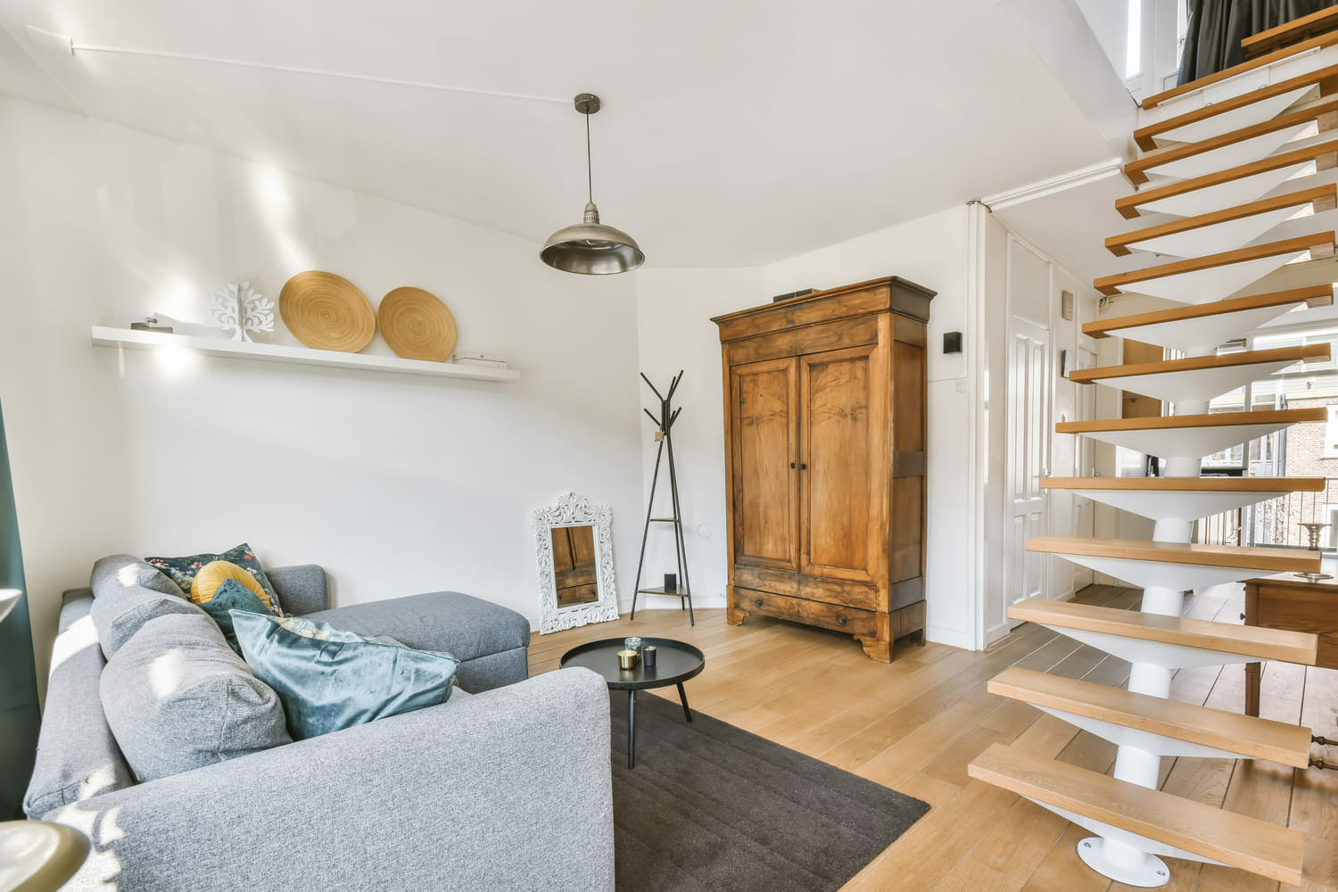 Hardwood Staircase Installation, Beautifully crafted hardwood flooring for timeless appeal.